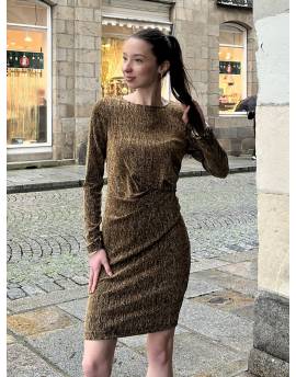 Robe courte à paillettes dorées