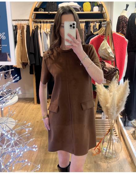 Robe suédine camel avec détails poches