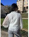 Chemise blanche à dentelle à détails fleurs