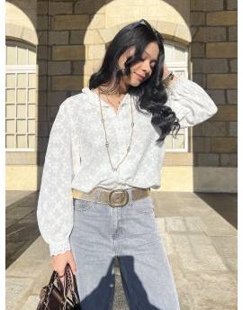 Chemise blanche à détails fleurs