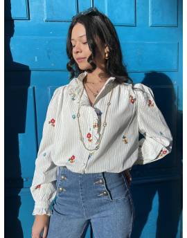 Blouse à rayures avec broderies florales bleues