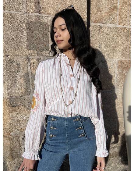 Blouse À Rayures Roses Avec Broderies Florales Jaunes