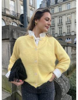 Gilet jaune en laine à boutons blancs