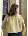 Blouse jaune avec finitions en dentelle
