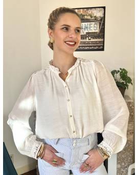 Blouse avec dentelle blanche