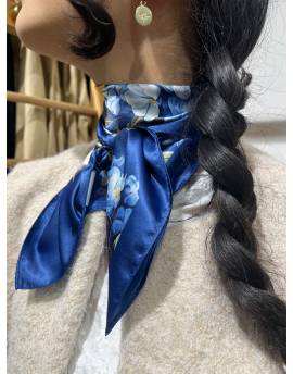 Carré Style Soie à Motif Fleurs Bleues