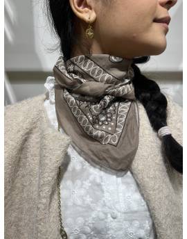 Carré Style Soie À Motifs Gris