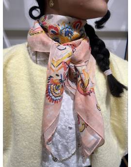 Grand foulard rose à motif floral