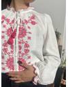 Blouse en coton blanc avec broderies roses