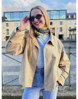 Trench beige à doublure rayée