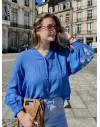 Blouse bleue à manches 3/4 avec broderies