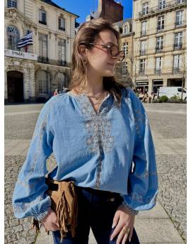 Blouse bleu au style bohème