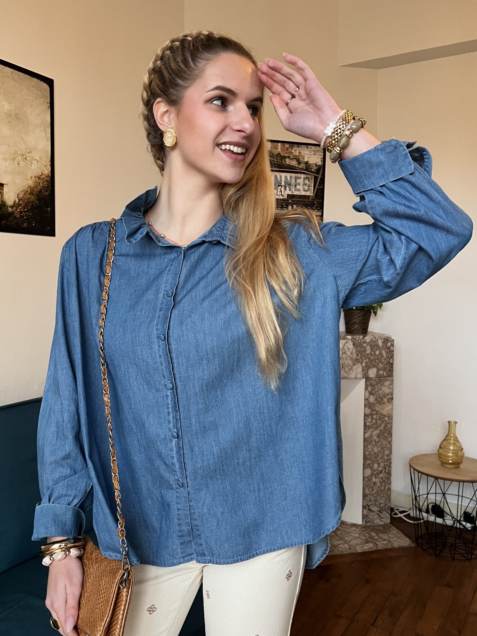 Blouse bleue à col collerette Blouse bleue à col collerette