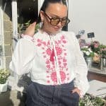 Blouse Blanche Avec Broderies roses