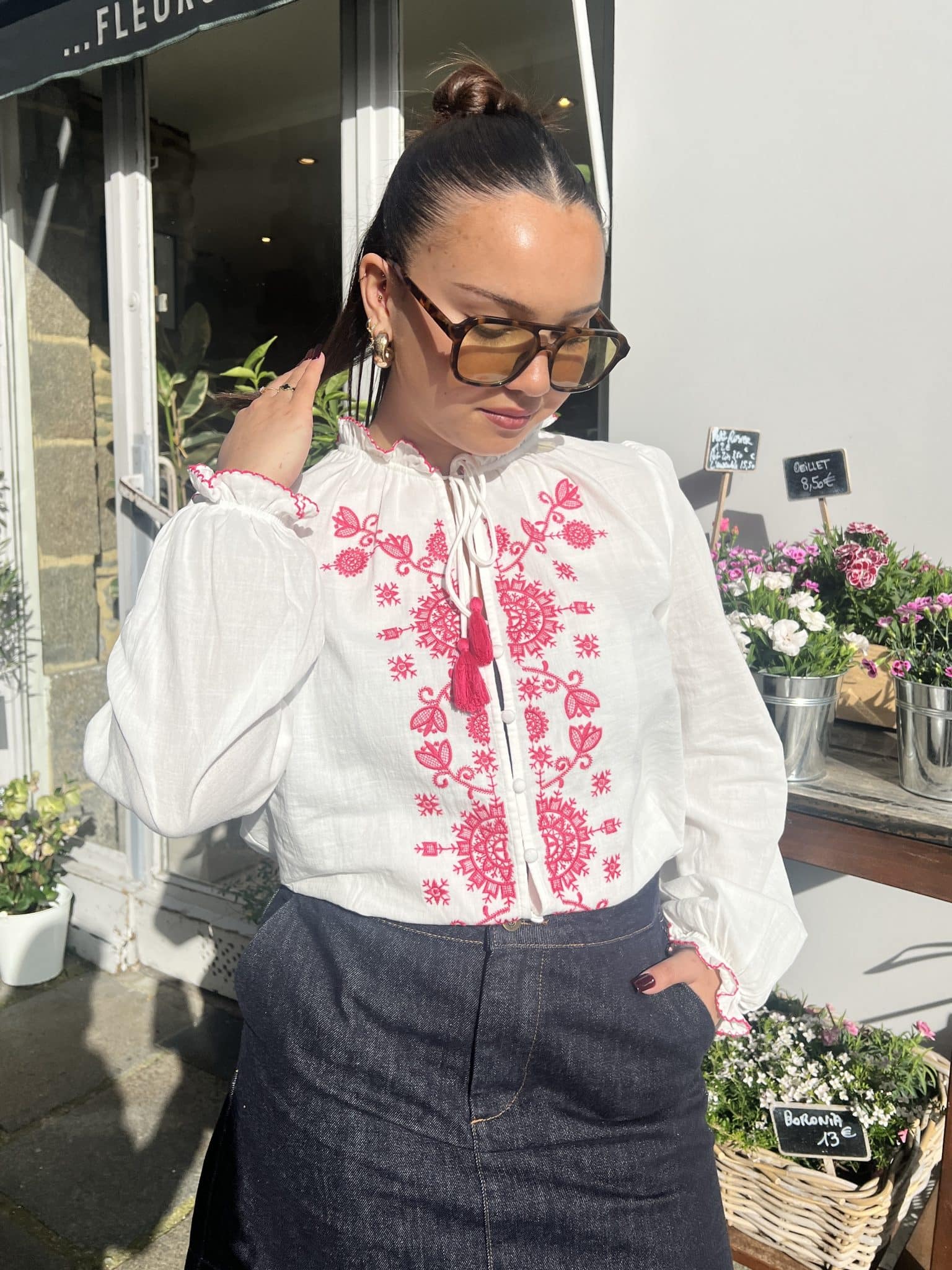 Blouse Blanche Avec Broderies roses Blouse Blanche Avec Broderies roses