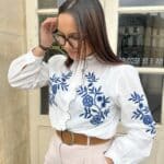 Blouse À Collerette Et Broderies Bleues