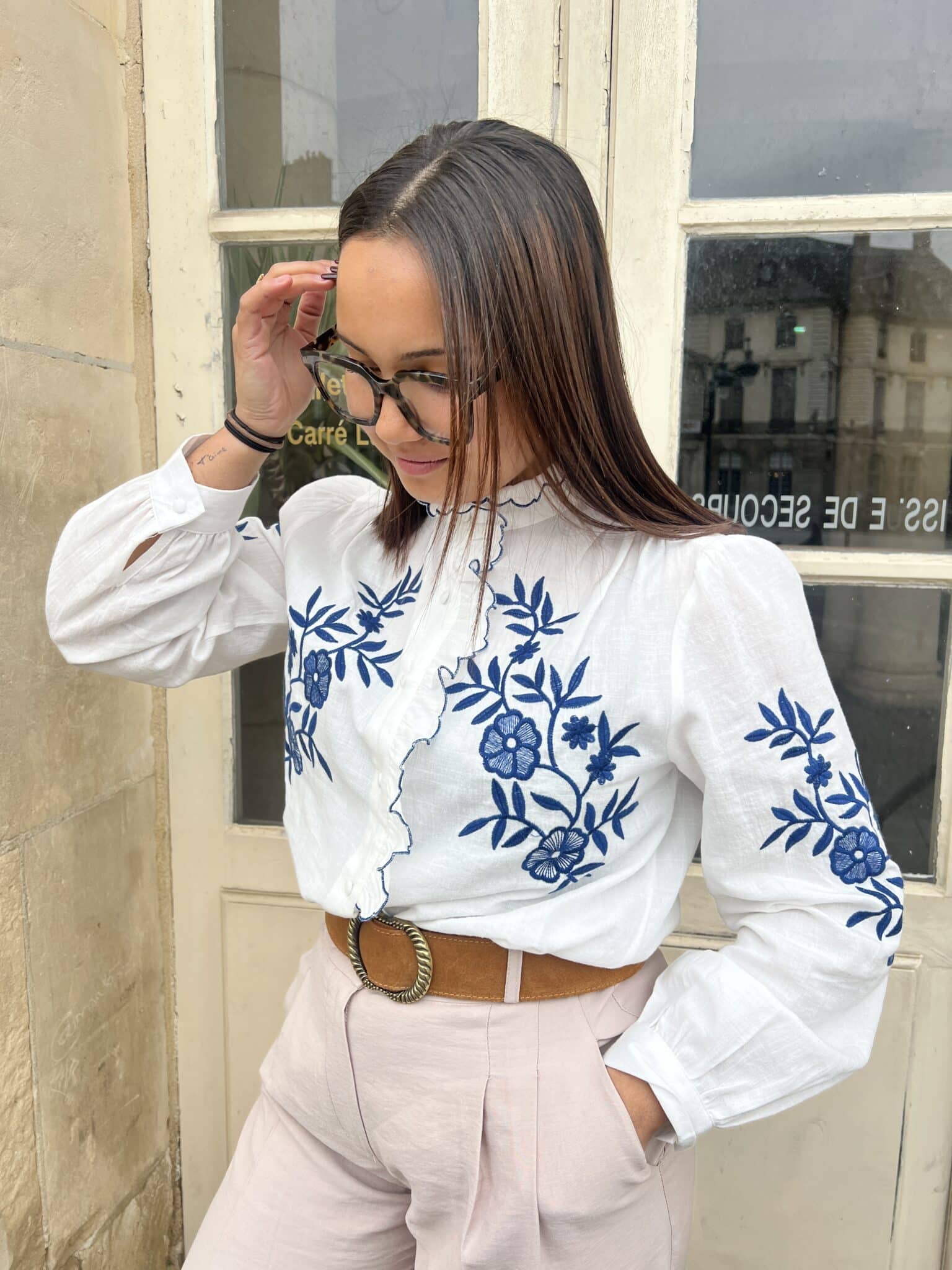 Blouse À Collerette Et Broderies Bleues Blouse À Collerette Et Broderies Bleues