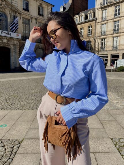 Blouse Bleu Rayée À Col Collerette