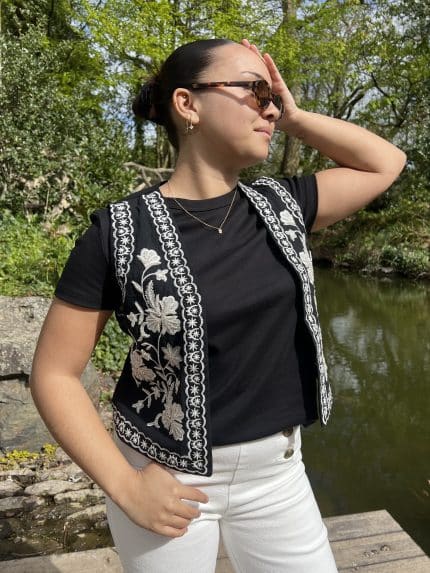 Gilet Noir Sans Manches à Broderie