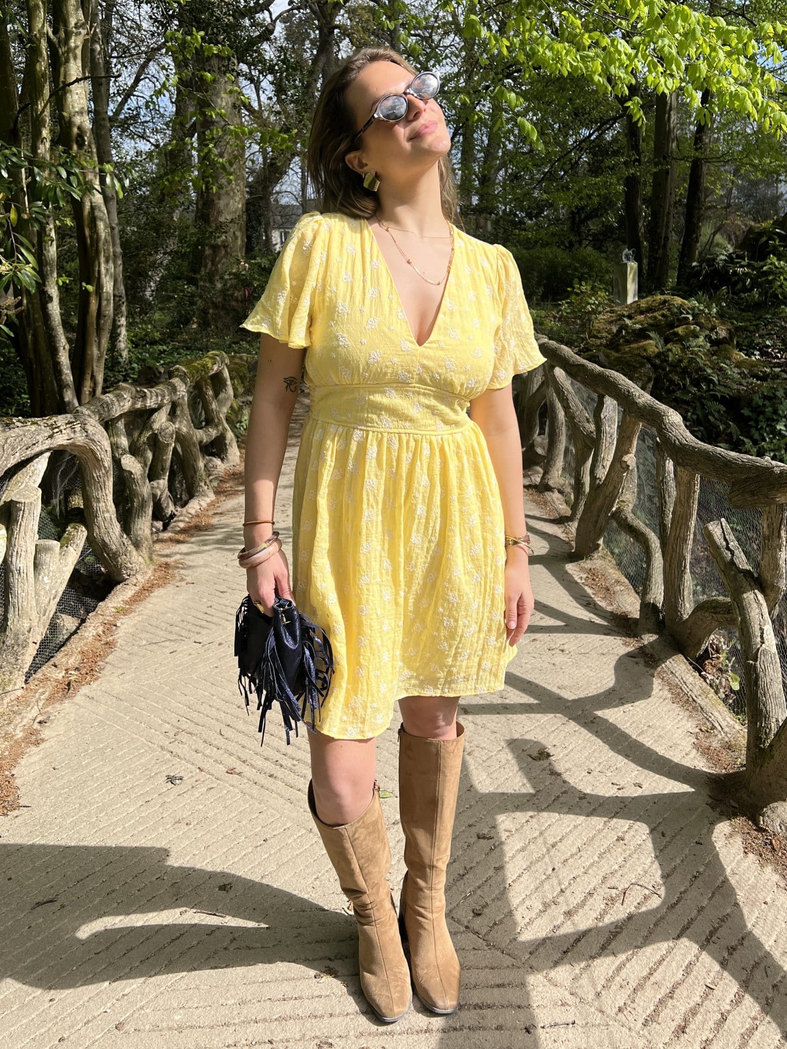Robe Jaune Motifs Bordés Robe Jaune Motifs Bordés