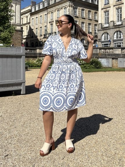 Robe courte à imprimé bleu