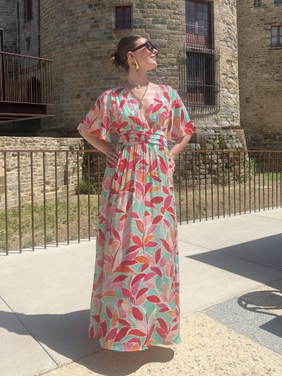 Robe multicolore aux manches évasées