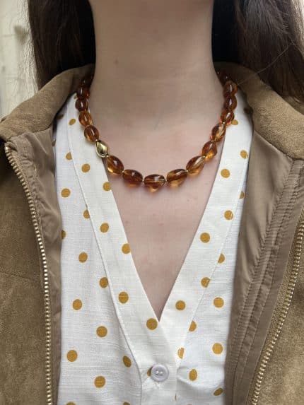Collier aux pierres couleur ambre