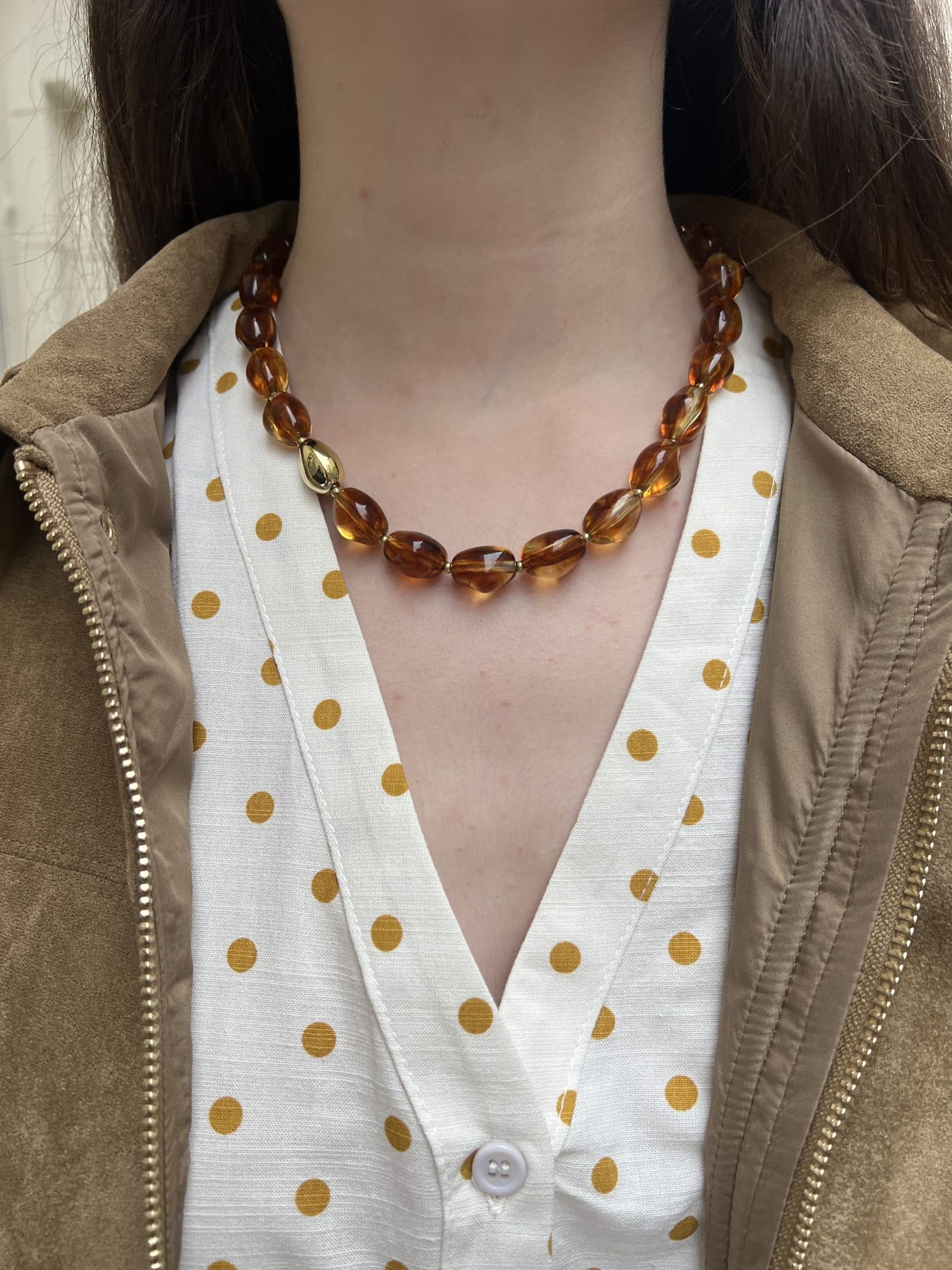 Collier aux pierres couleur ambre Collier aux pierres couleur ambre