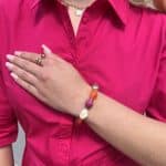 Bracelet à pierres colorées et dorées