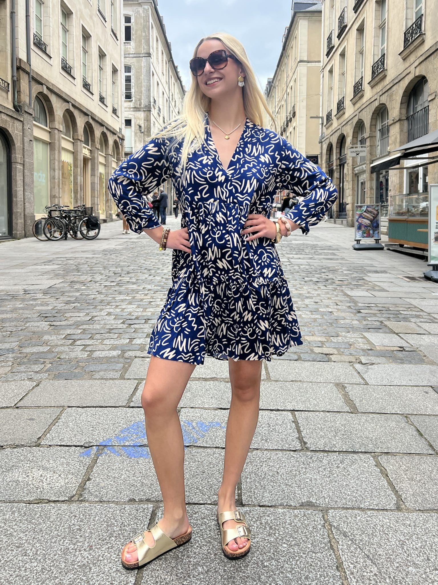 Robe courte bleue à imprimés Robe courte bleue à imprimés