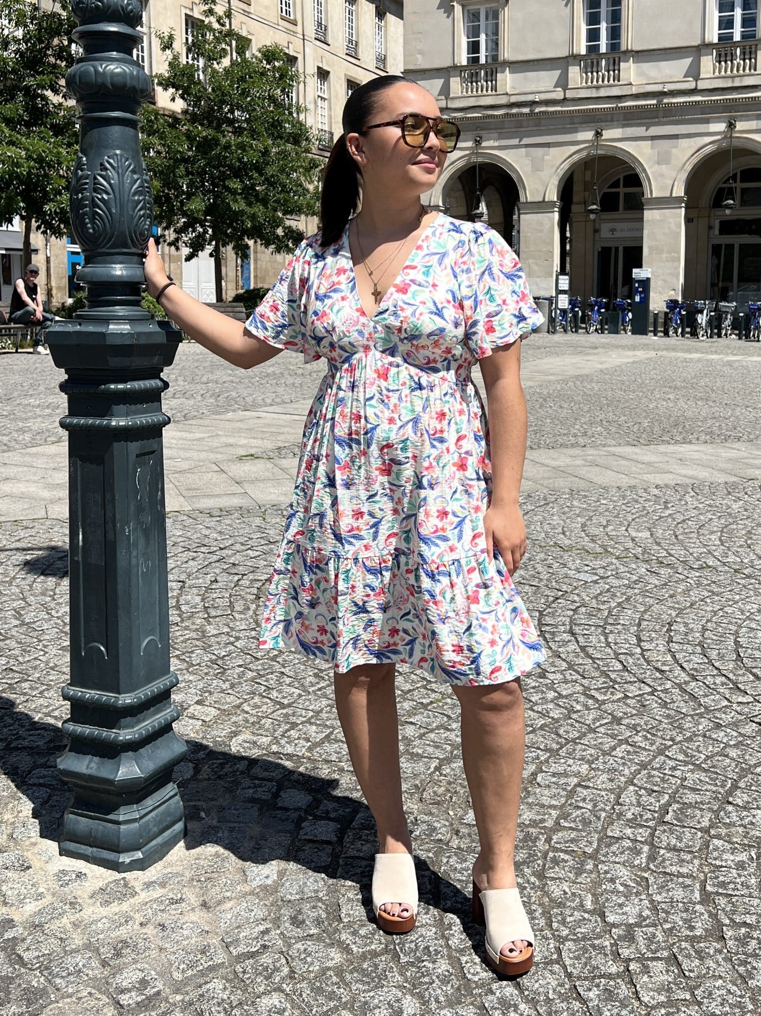 Robe courte fleurie multicolore Robe courte fleurie multicolore