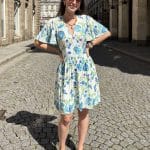 Robe fleurie à manches volantées