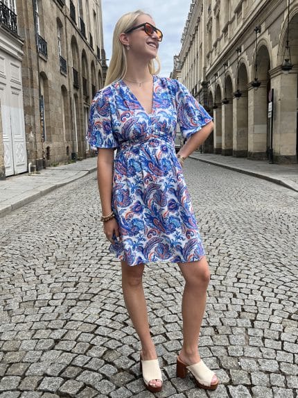 Robe à imprimés bleus et oranges