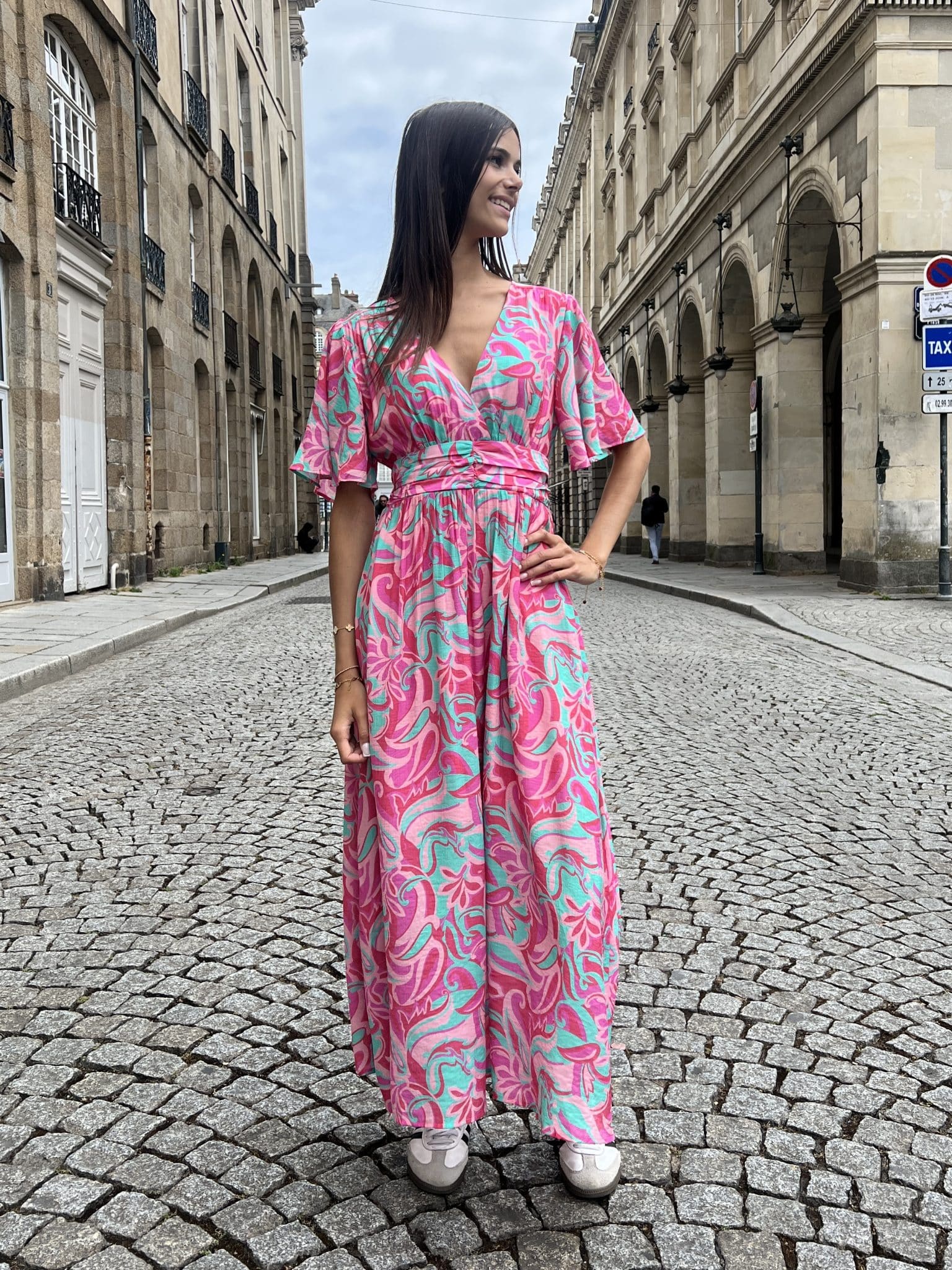 Robe longue aux couleurs vibrantes Robe longue aux couleurs vibrantes