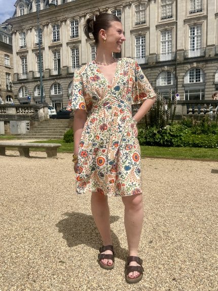 Robe courte à imprimés colorés