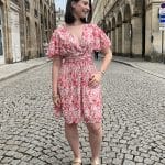Robe cintrée à fleurs roses