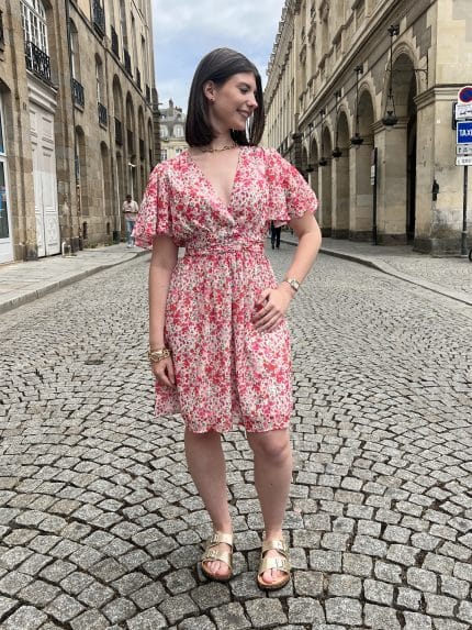 Robe cintrée à fleurs roses