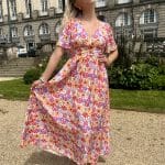 Robe fleurie à dos ouvert