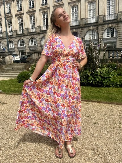 Robe fleurie à dos ouvert