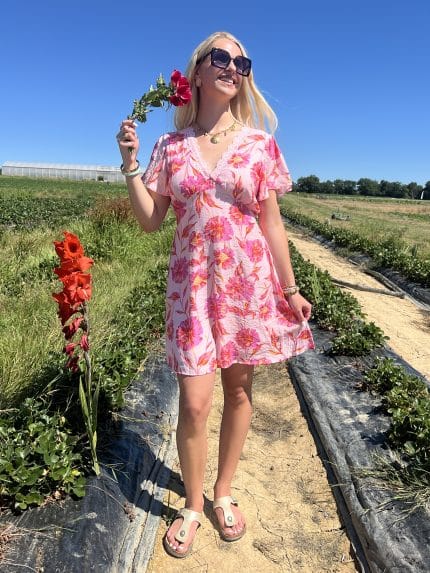 Robe fleurie à col V en dentelle