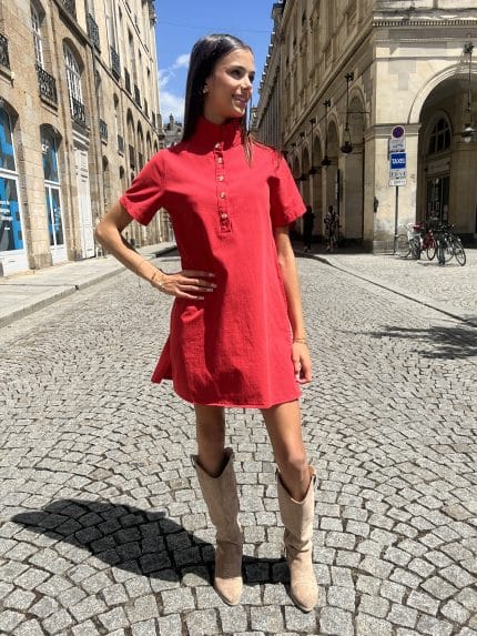 Robe courte à col collerette