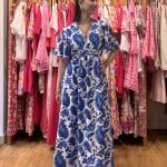 Robe longue cintrée à motif bleu