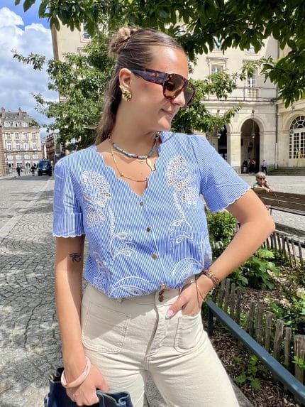 chemisier décolleté à broderies