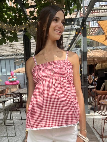 Top en vichy avec broderies