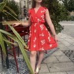 Robe à broderies et manches volantées