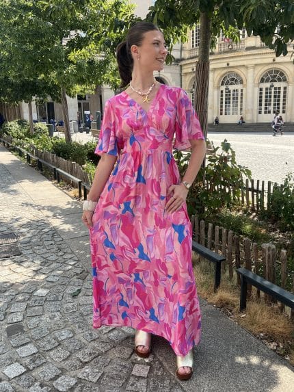 Robe fleurie aux tons fuchsia