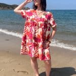 Robe short à motif exotique Composition : 75% viscose, 25% polyamide Entretien : Lavage à la main à froid recommandé. Repassage à basse température. Eviter le sèche-linge afin de préserver la qualité et la tenue du tissu.