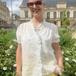 Blouse à col victorien et fleurs brodées