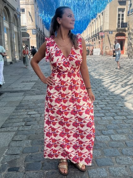 Robe fleurie à bretelles avec nœuds