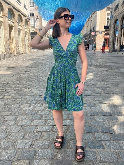 Robe courte légère et colorée